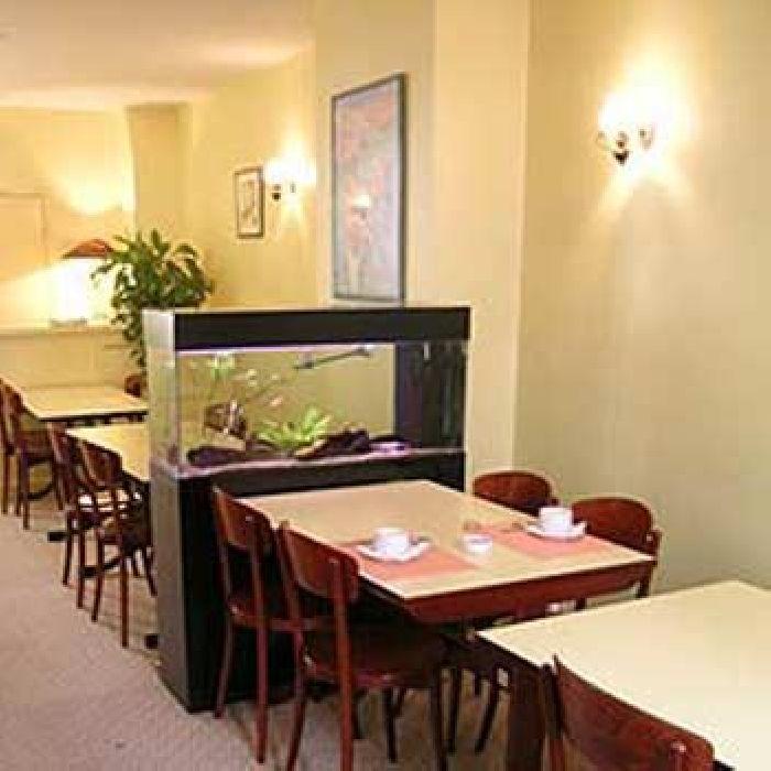 Abricotel Le Pre-Saint-Gervais Restoran gambar